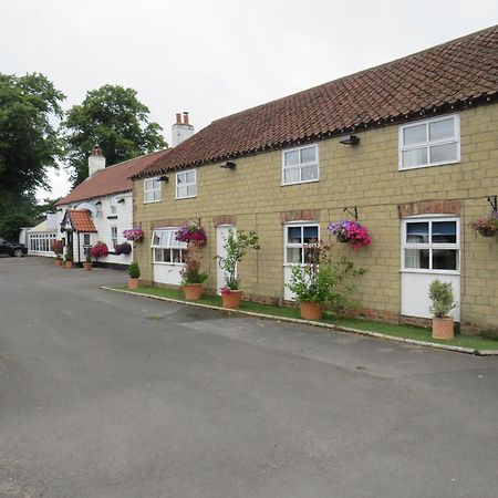 Ganton Greyhound Inn Extérieur photo