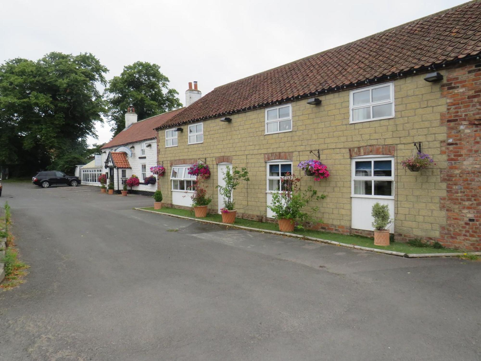 Ganton Greyhound Inn Extérieur photo